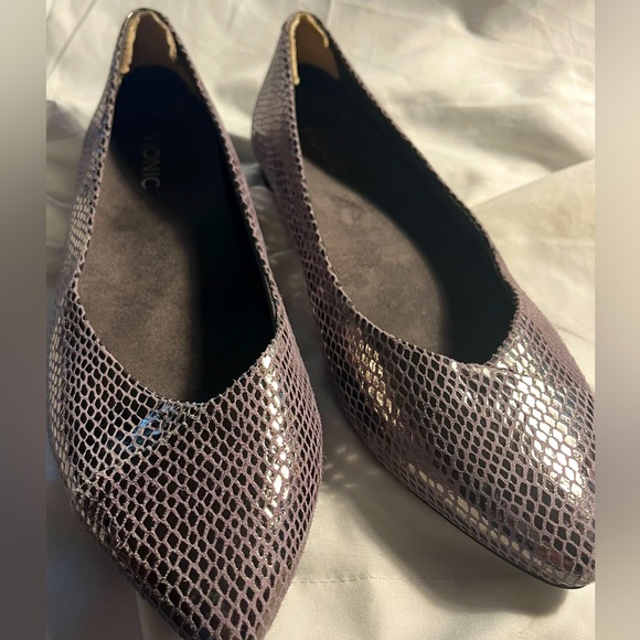 Vionic Caballo Metallic Flats Women’s size 10 - Picture 1 of 7